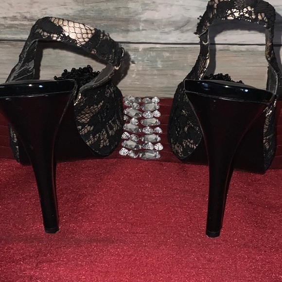 🤶2/$20 Lulu Townsend Heels - Picture 5 of 11